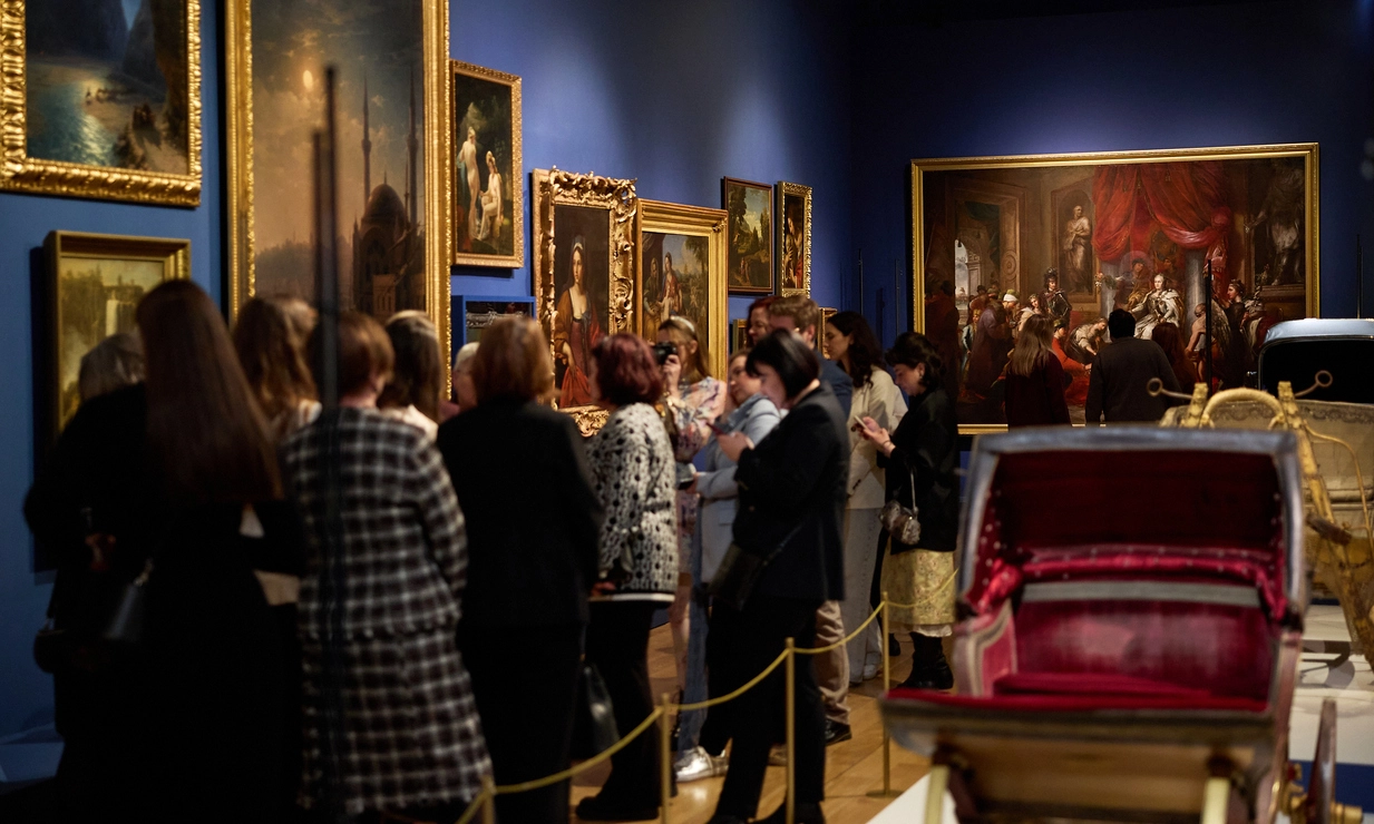 В Москве состоялась выставка «Сокровища императорских резиденций. Царское Село» при поддержке бренда «Высокий Берег»